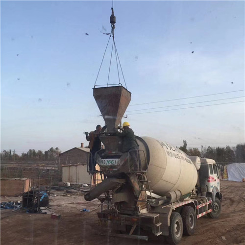 霍山县“精准瞄准”—— 吊车的 “定位导航” 技术